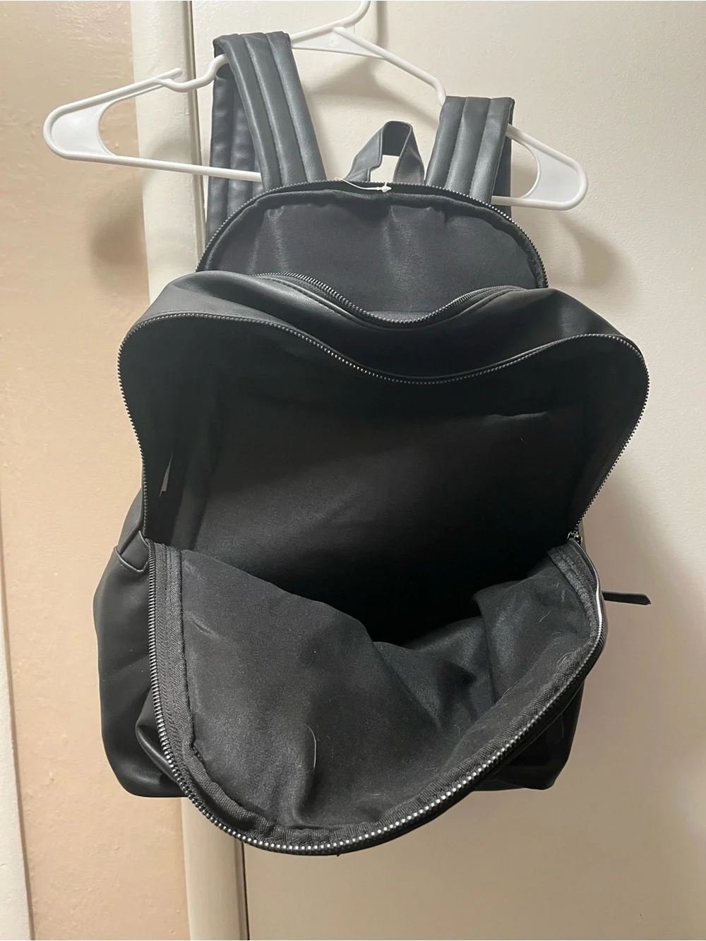 Classic Black women’s Backpack - Sleek Everyday Carry